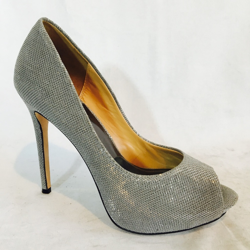 Badgley Mischka Silver Pumps
